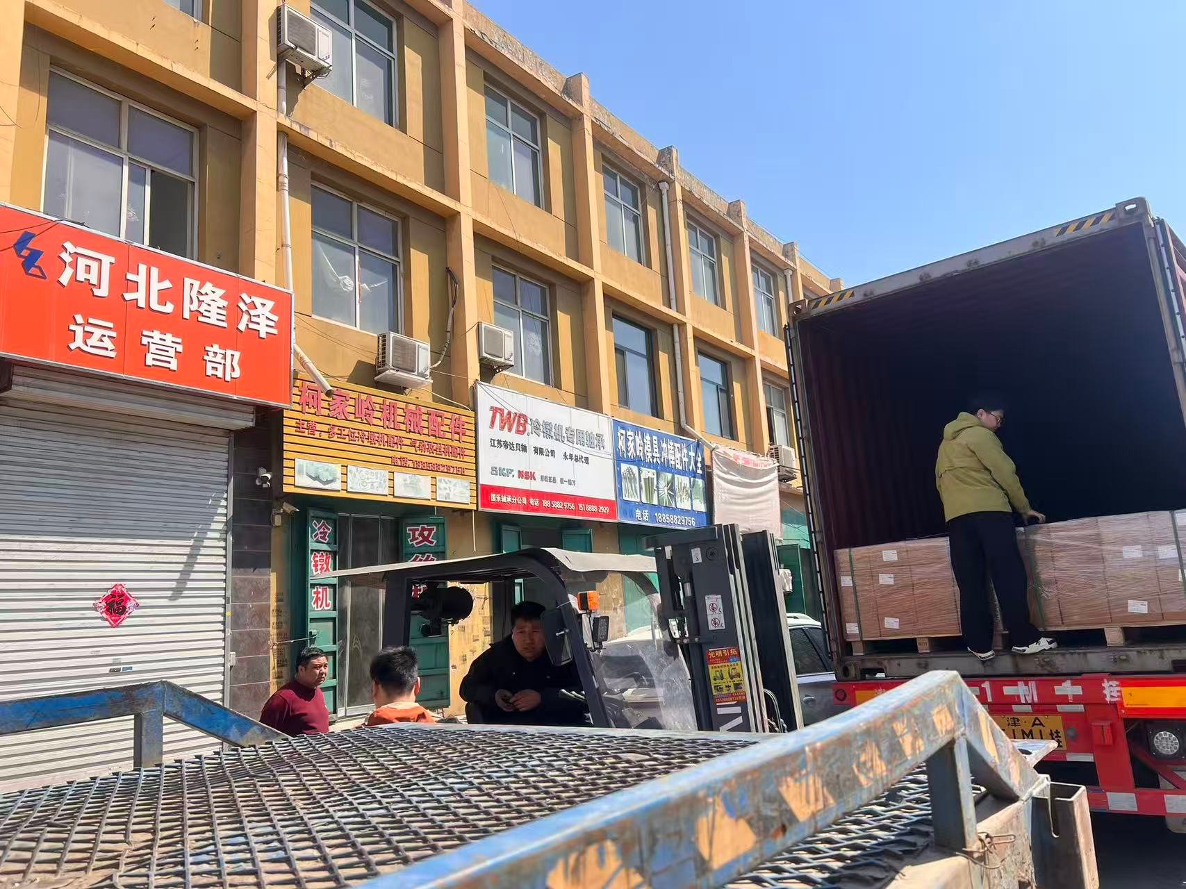 Container loading at our operations department, Yongnian